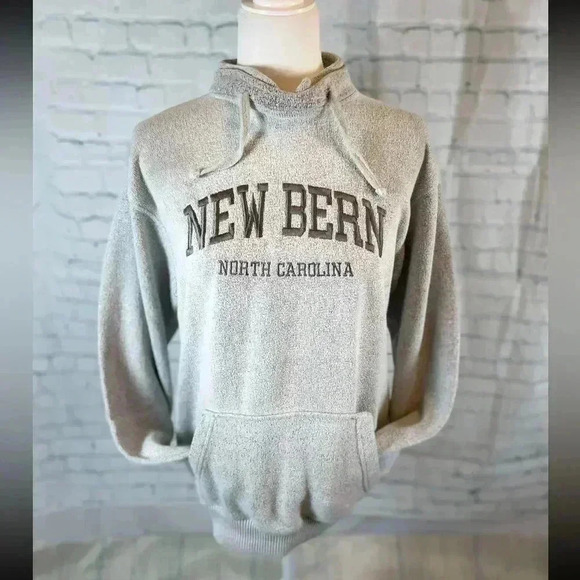 BASIX of America Tops - NEW BERN North Carolina mock Neck Gray sweatshirt Woman’s M BASIX OF America